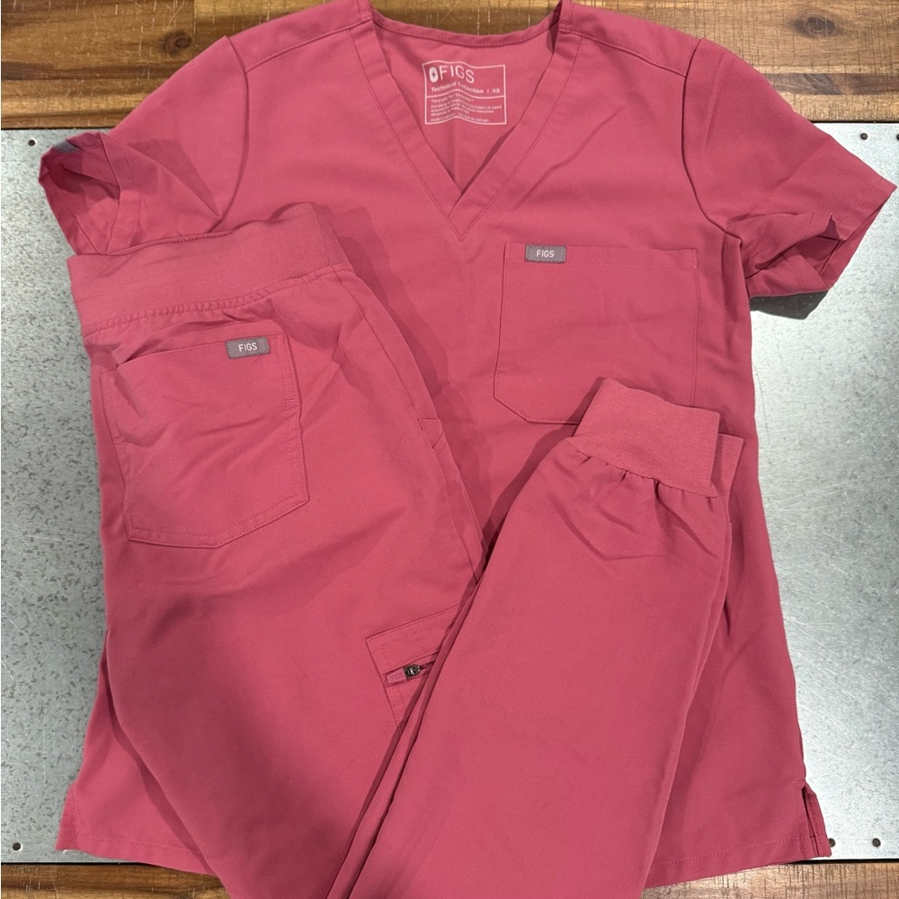 Figs Women's Scrub Set in Rose